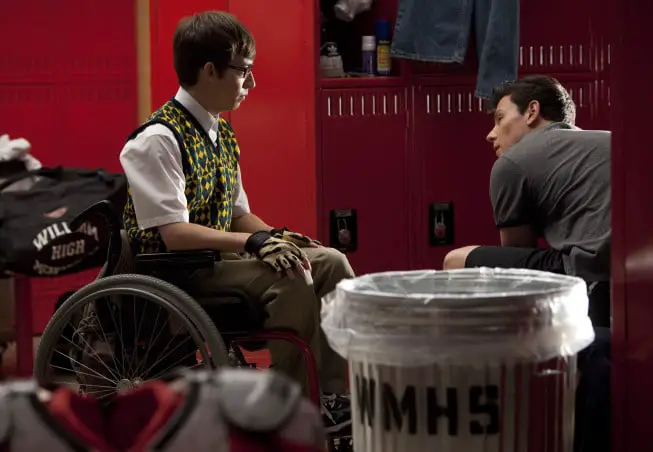 GLEE: Artie (Kevin McHale,  L) and Finn (Cory Monteith,  R) have a chat in the boys' locker room in the "Britney/Brittany" episode of GLEE airing Tuesday,  Sept. 28 (8:00-9:00 PM ET/PT) on FOX. ©2010 Fox Broadcasting Co. Cr: Adam Rose/FOX