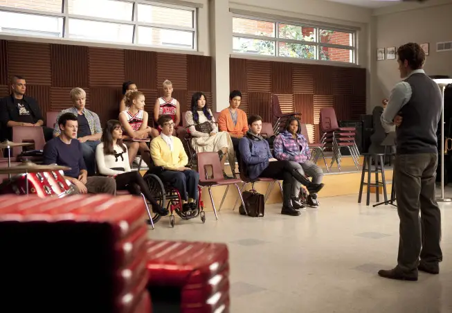 GLEE: Will (Matthew Morrison,  R) discusses the next class assignment with the glee club in the "Never Been Kissed" episode of GLEE airing Tuesday,  Nov. 9 (8:00-9:01 PM ET/PT) on FOX. ©2010 Fox Broadcasting Co. CR: Adam Rose/FOX