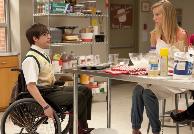 GLEE: Artie (Kevin McHale,  L) sings to Brittany (Heather Morris,  R) in the "Prom Queen" episode of GLEE airing Tuesday,  May 10 (8:00-9:01 PM ET/PT) on FOX. ©2011 Fox Broadcasting Co. CR: Adam Rose/FOX