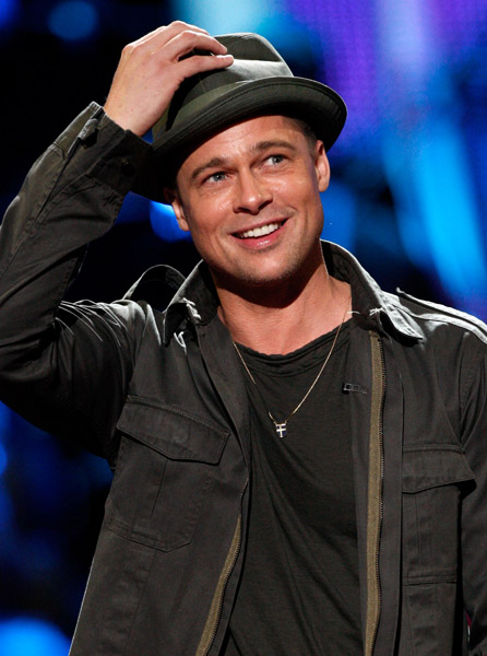 Brad Pitt Idol Gives Back