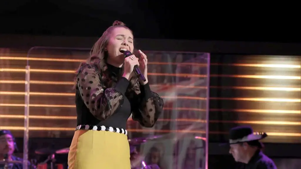 The Voice Blind Audition Anna Grace Sings Billie Eilish Gets 4 Turns Video