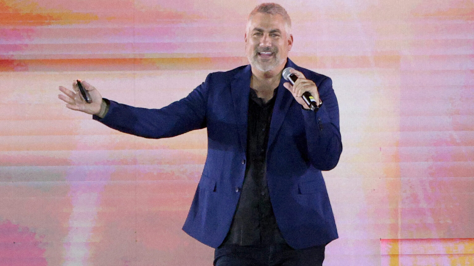 Taylor Hicks Latest American Idol to Guest on Masked Singer Tour