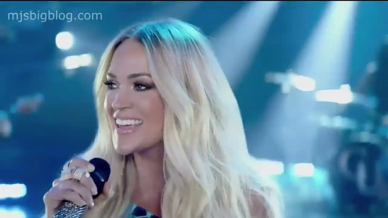 Watch Carrie Underwood's 10th 'Sunday Night Football' Open