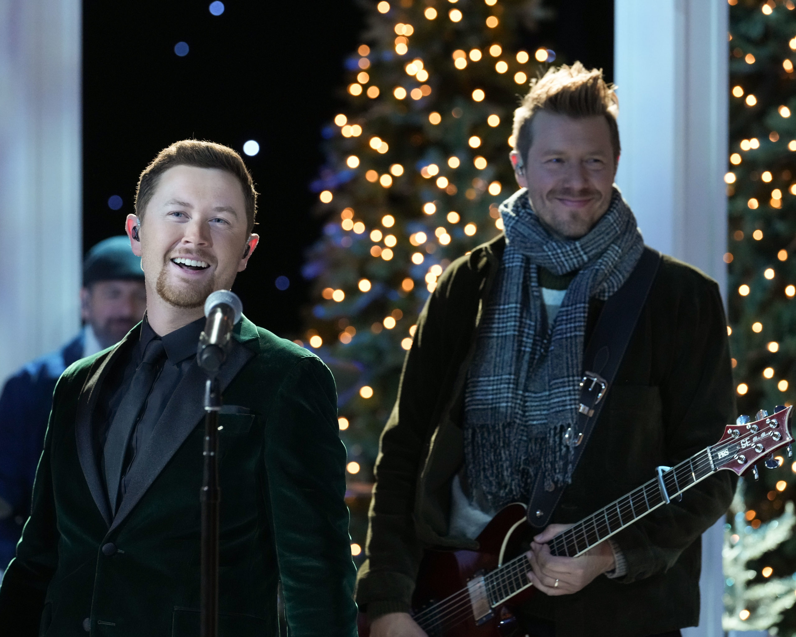 Watch Scotty McCreery Perform Raucous "Holly Jolly Christmas"