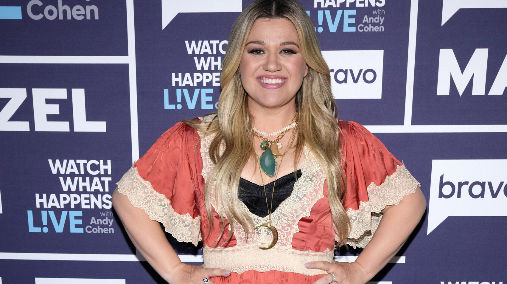 Kelly Clarkson Kicks Off Las Vegas Residency (VIDEOS)