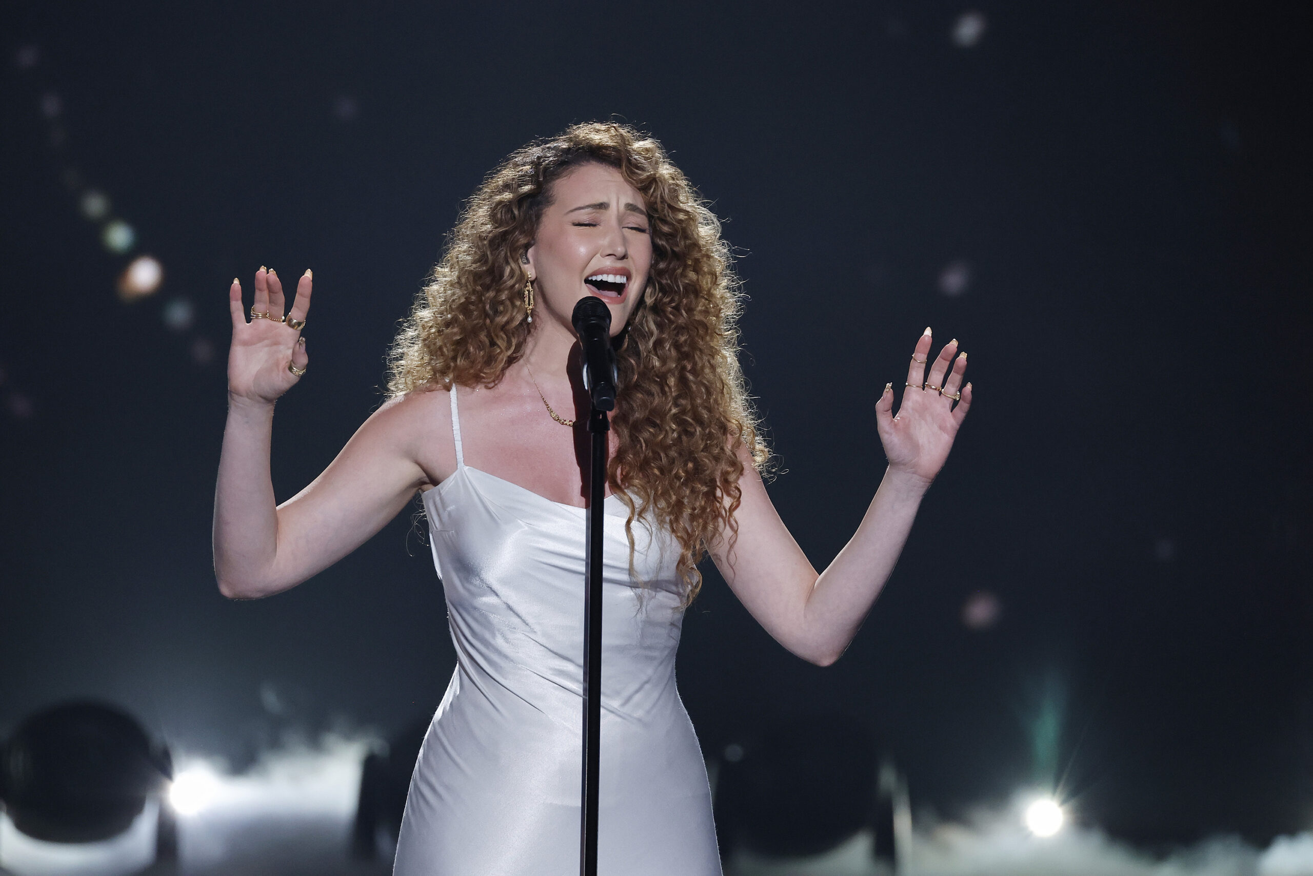 Loren Allred stuns AGT Fantasy League audience with reworked 