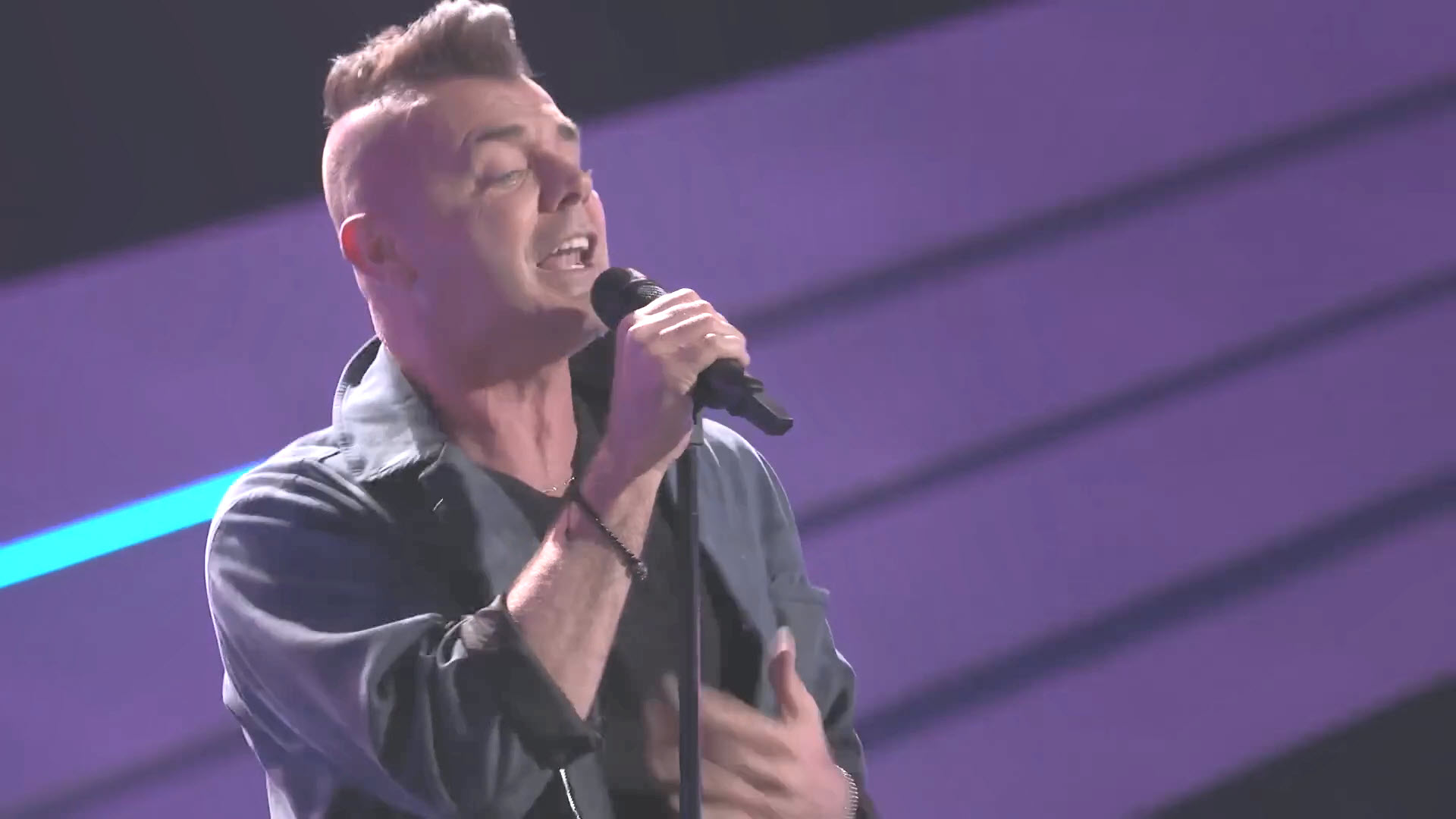 Bryan Olesen's Shockingly Powerful Voice Gets Instant Chair Turns, The  Voice