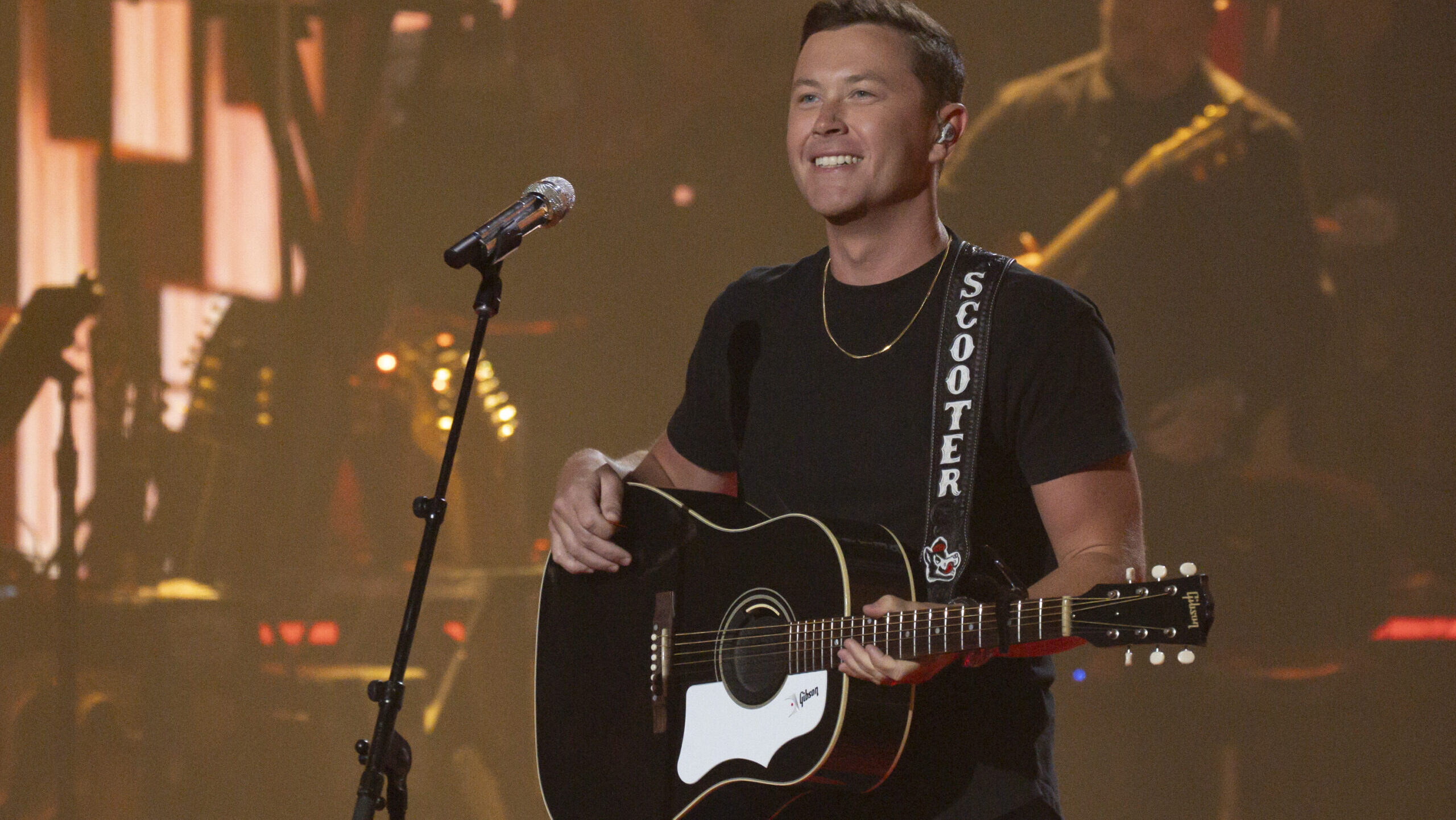 Scotty McCreery 'Cab in a Solo' Earns 6th Airplay No 1 Ahead of Album Drop